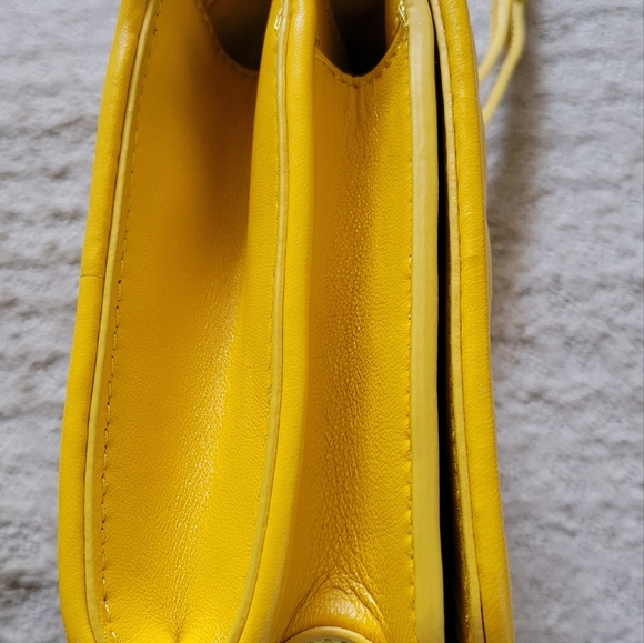 Tory Burch yellow crossbody purse - Picture 5 of 9